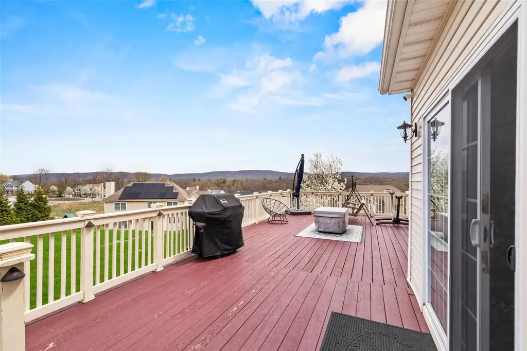 4 Smithfield Spur Monroe NY 10950