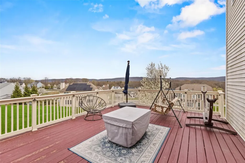 4 Smithfield Spur Monroe NY 10950