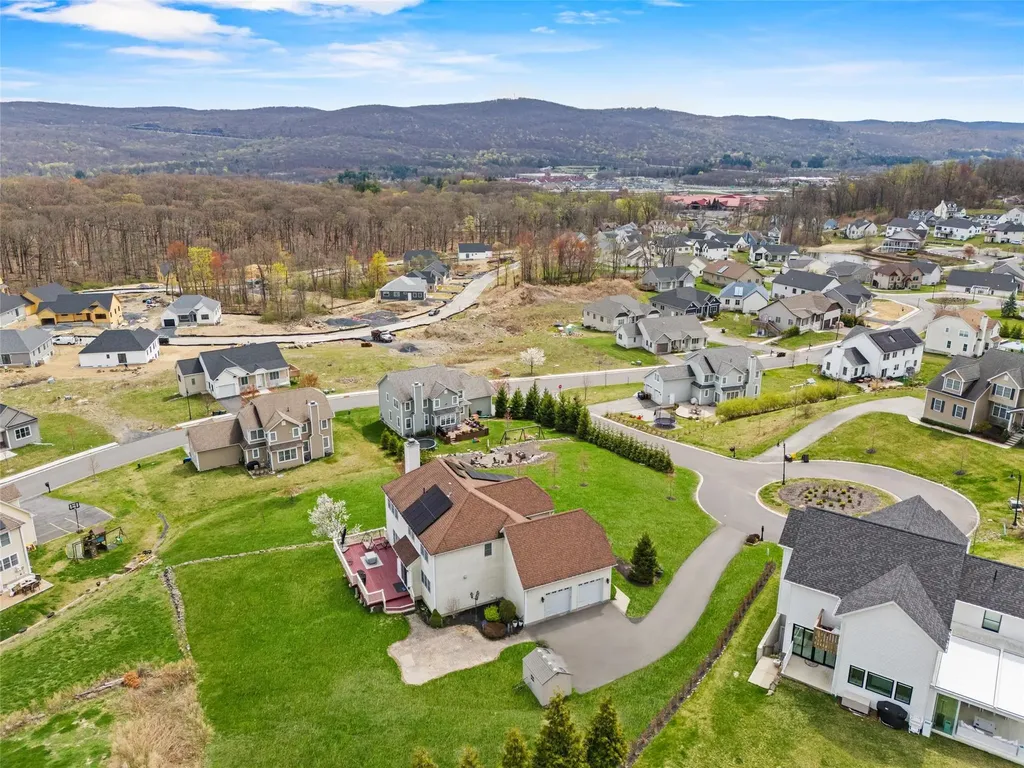 4 Smithfield Spur Monroe NY 10950