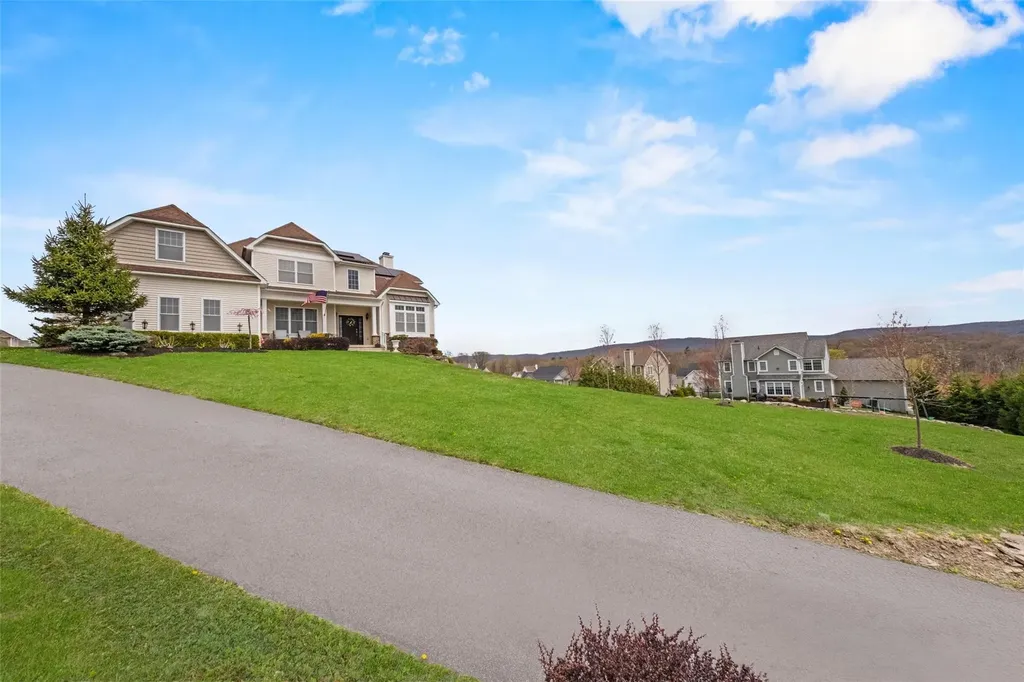 4 Smithfield Spur Monroe NY 10950