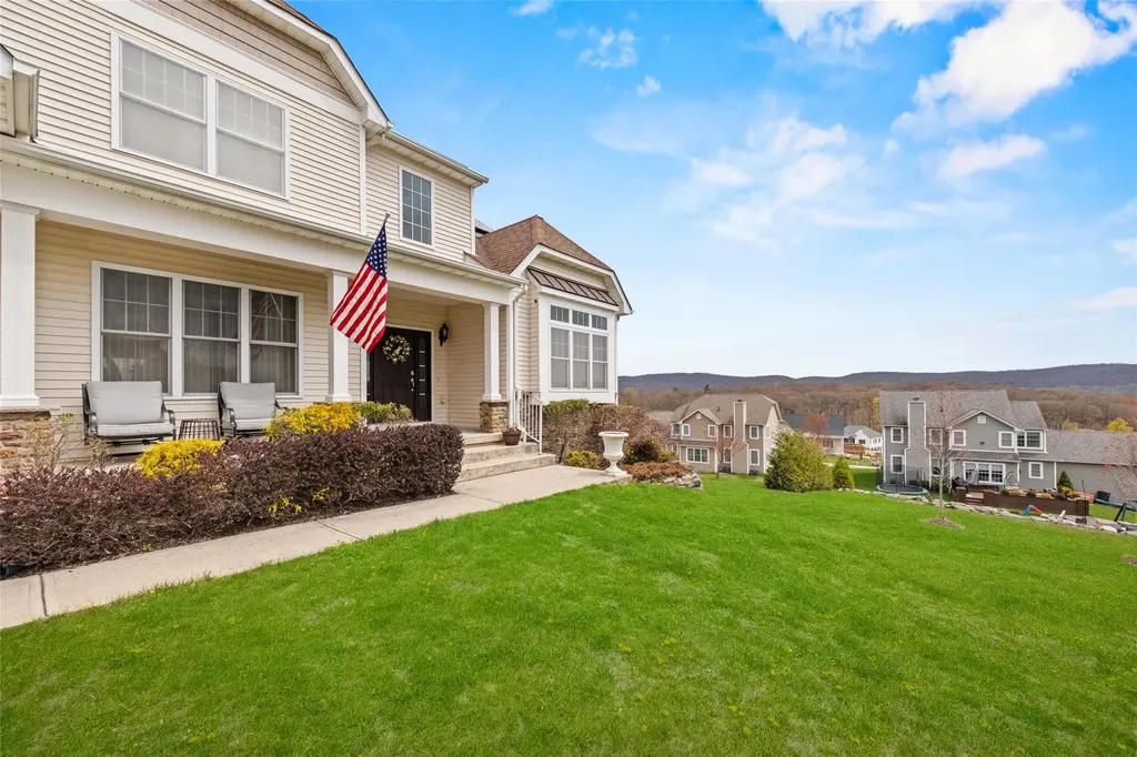 4 Smithfield Spur Monroe NY 10950