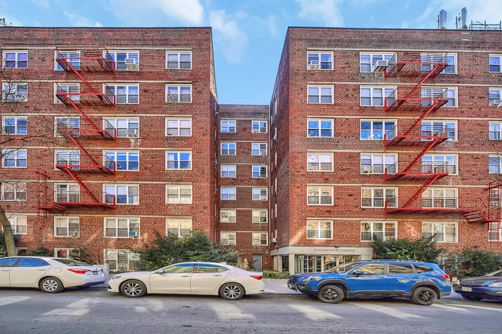 3176 Decatur Avenue Bronx NY 10467