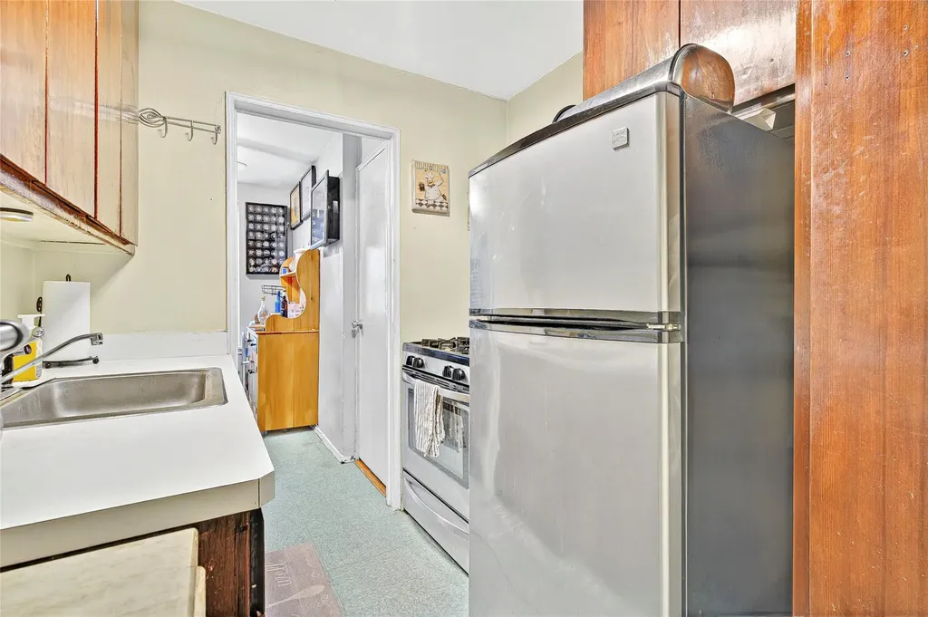 3176 Decatur Avenue Bronx NY 10467