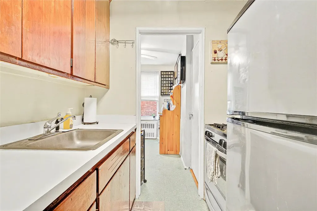 3176 Decatur Avenue Bronx NY 10467