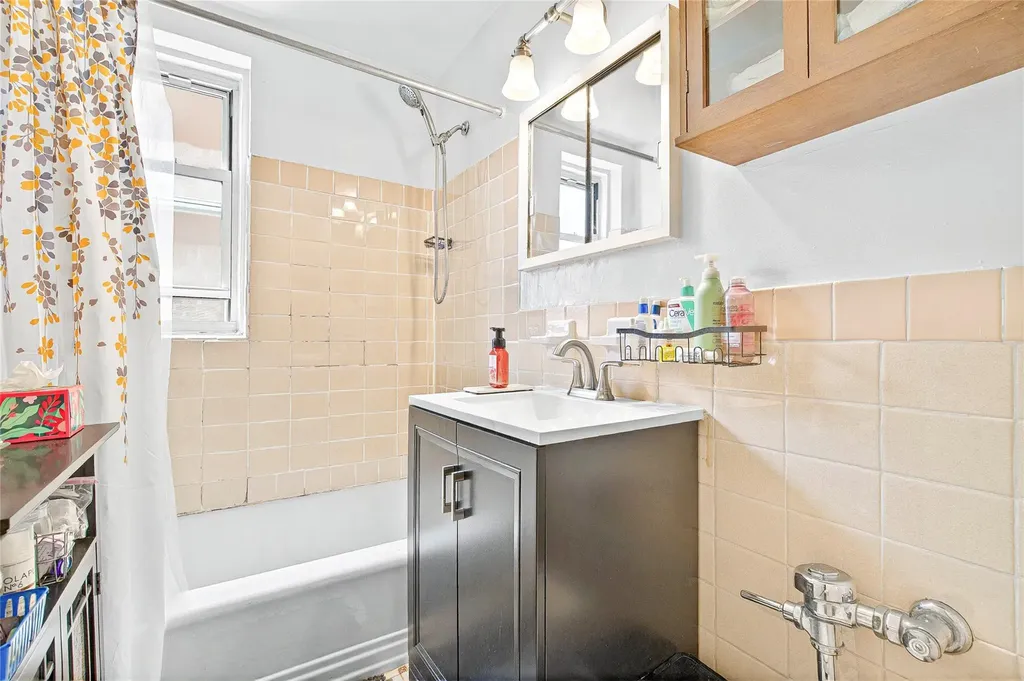 3176 Decatur Avenue Bronx NY 10467