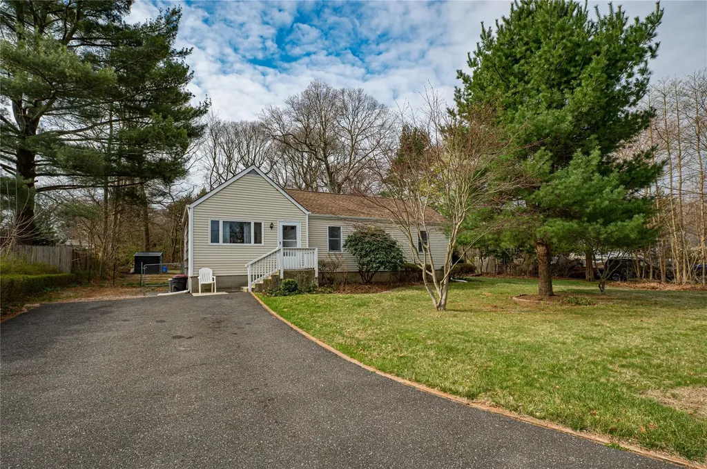 347 Forest Lane Smithtown NY 11787