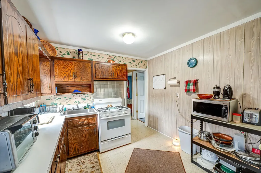 347 Forest Lane Smithtown NY 11787