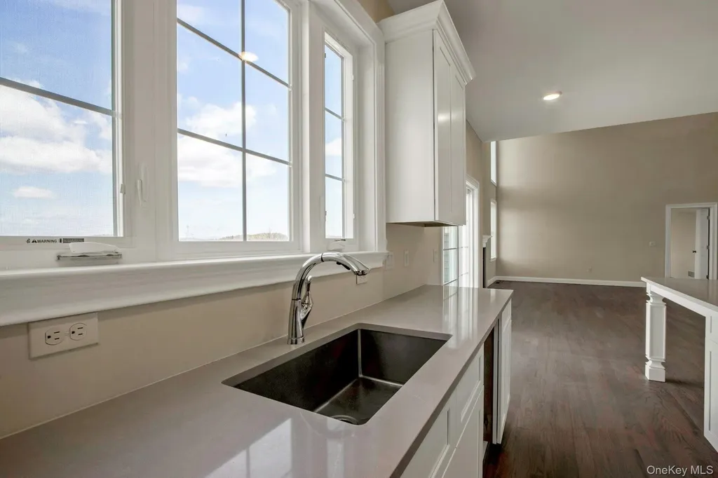47 Dartmouth Drive Poughkeepsie NY 12603
