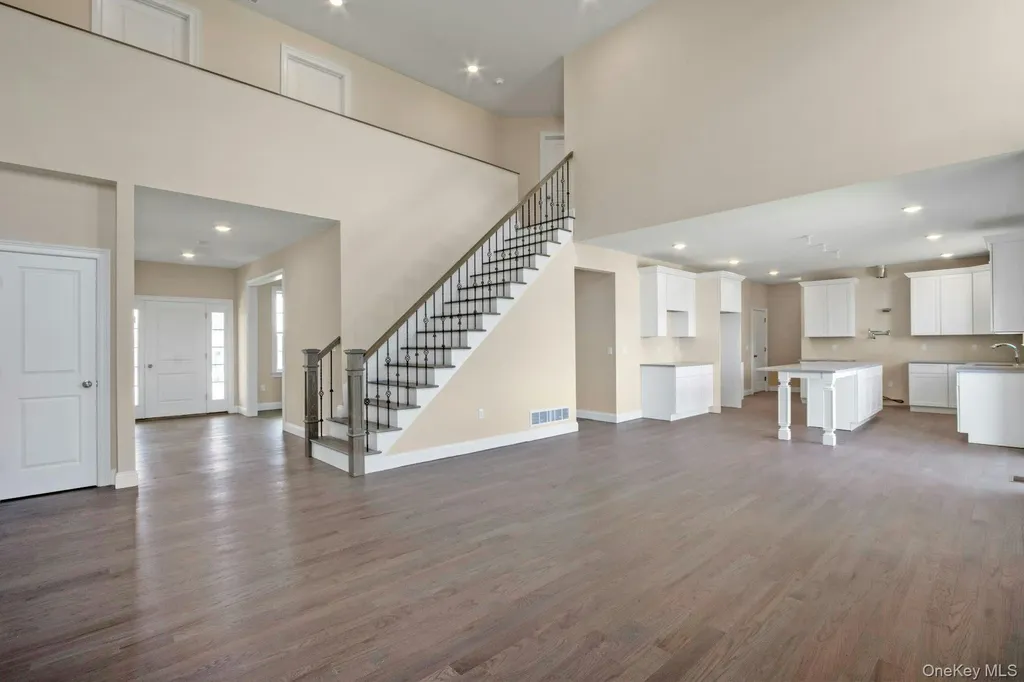 47 Dartmouth Drive Poughkeepsie NY 12603