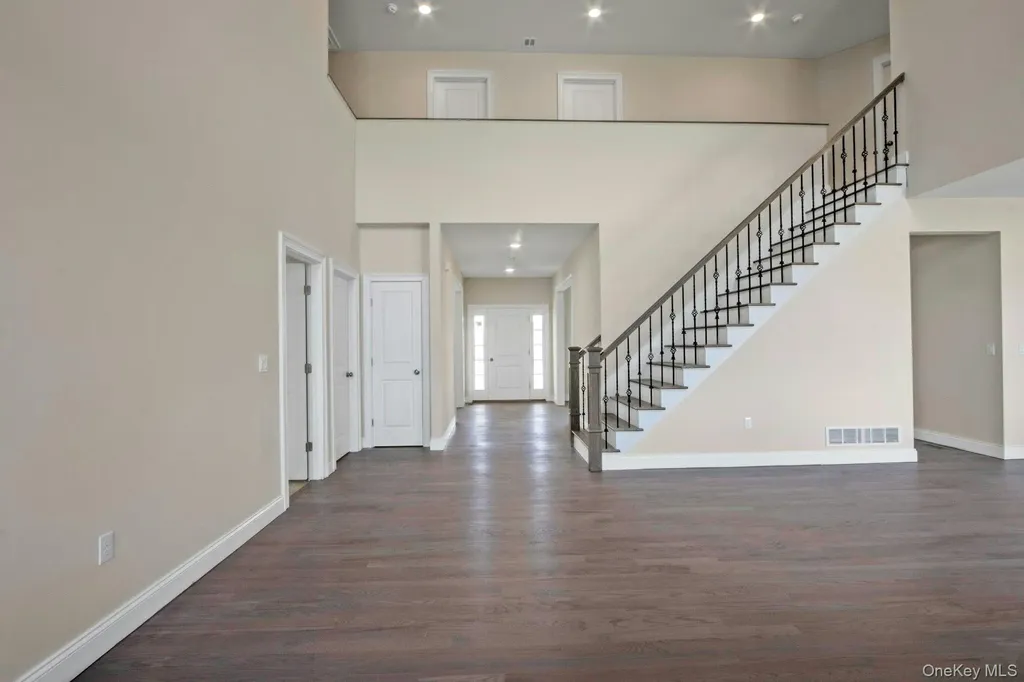 47 Dartmouth Drive Poughkeepsie NY 12603