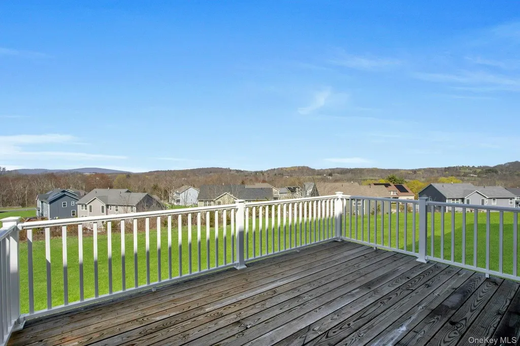 47 Dartmouth Drive Poughkeepsie NY 12603