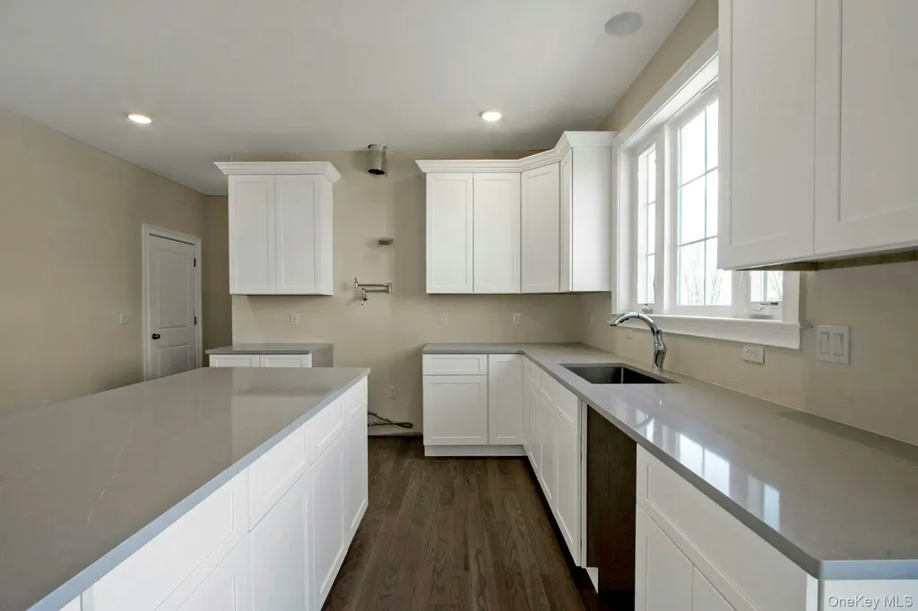 47 Dartmouth Drive Poughkeepsie NY 12603