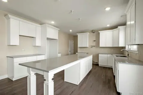 47 Dartmouth Drive Poughkeepsie NY 12603