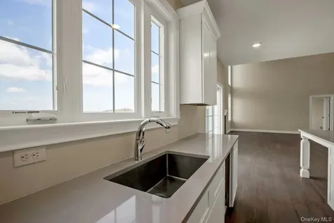 47 Dartmouth Drive Poughkeepsie NY 12603