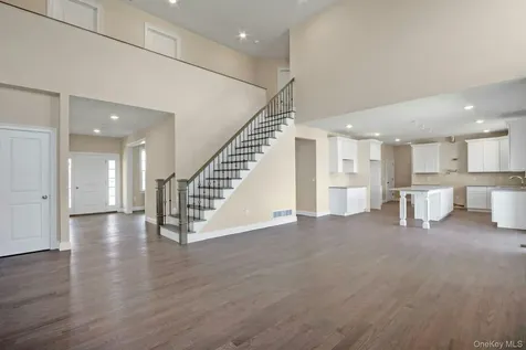 47 Dartmouth Drive Poughkeepsie NY 12603