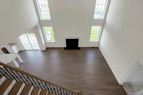 47 Dartmouth Drive Poughkeepsie NY 12603