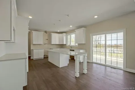 47 Dartmouth Drive Poughkeepsie NY 12603