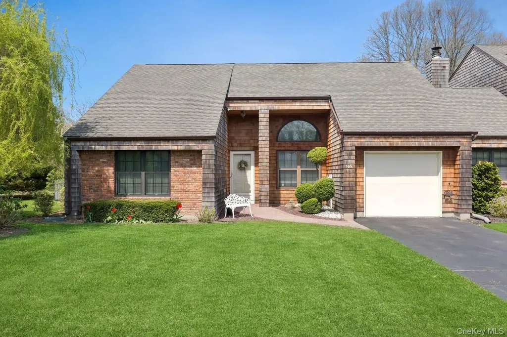165 Baywoods Lane Bay Shore NY 11706
