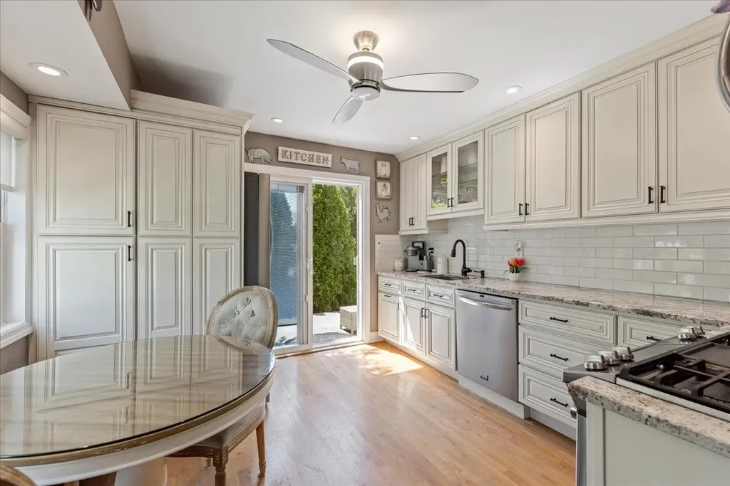 6 Nancy Lane Hicksville NY 11801