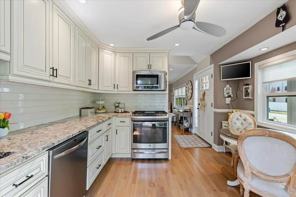 6 Nancy Lane Hicksville NY 11801