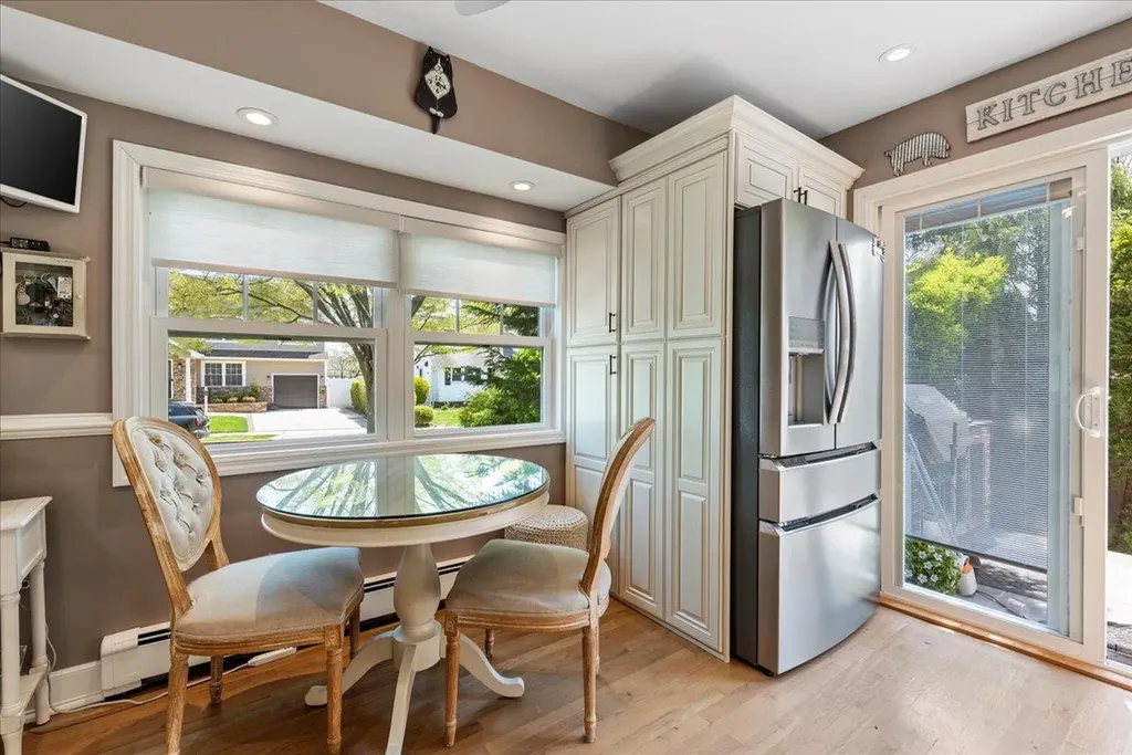 6 Nancy Lane Hicksville NY 11801
