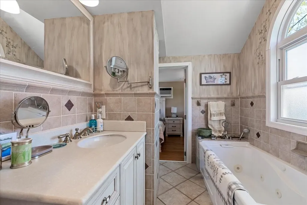 6 Nancy Lane Hicksville NY 11801