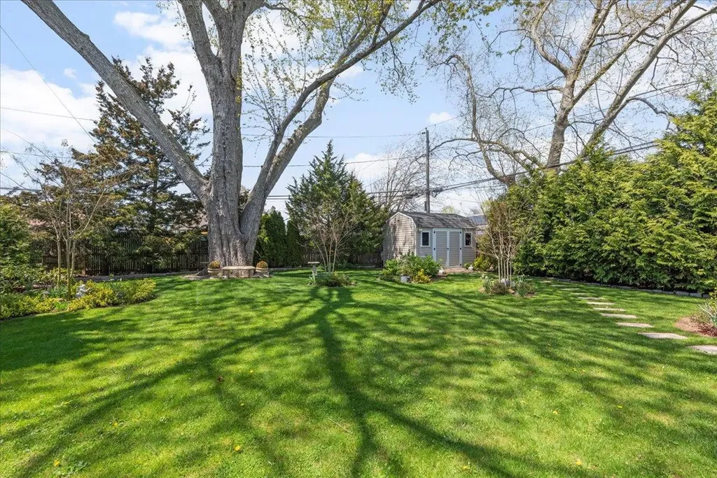 6 Nancy Lane Hicksville NY 11801