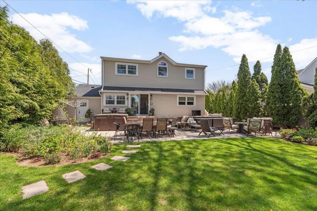 6 Nancy Lane Hicksville NY 11801