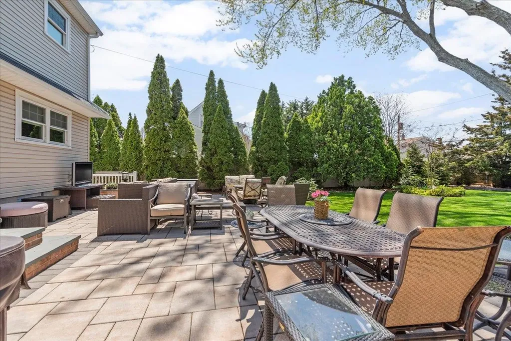 6 Nancy Lane Hicksville NY 11801
