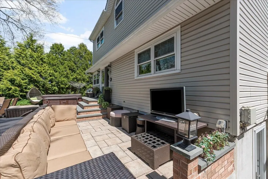 6 Nancy Lane Hicksville NY 11801