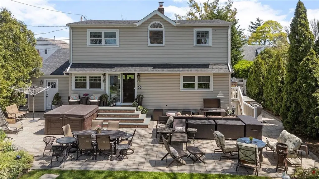 6 Nancy Lane Hicksville NY 11801