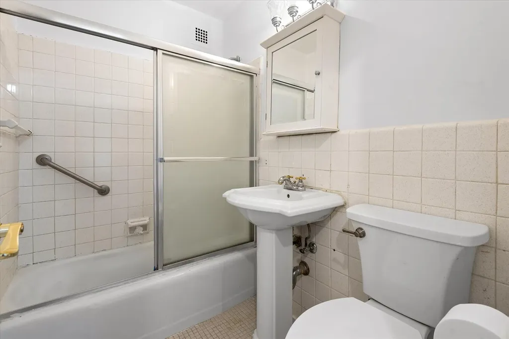 90-60 Union Turnpike Glendale NY 11385