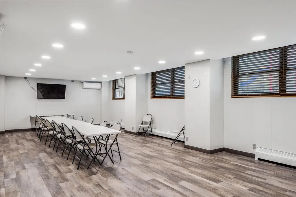 90-60 Union Turnpike Glendale NY 11385