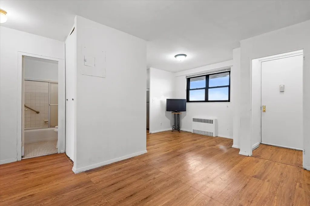 90-60 Union Turnpike Glendale NY 11385