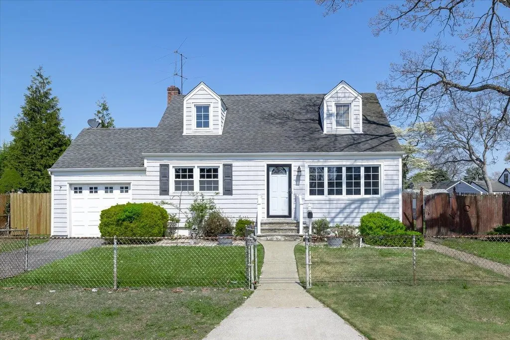656 N Delaware Avenue Babylon NY 11757