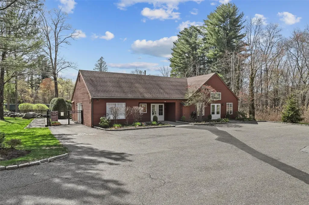 203 Apple Tree Lane Brewster NY 10509