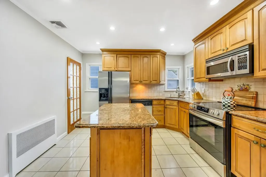 140 Saddle Rock Road Valley Stream NY 11581
