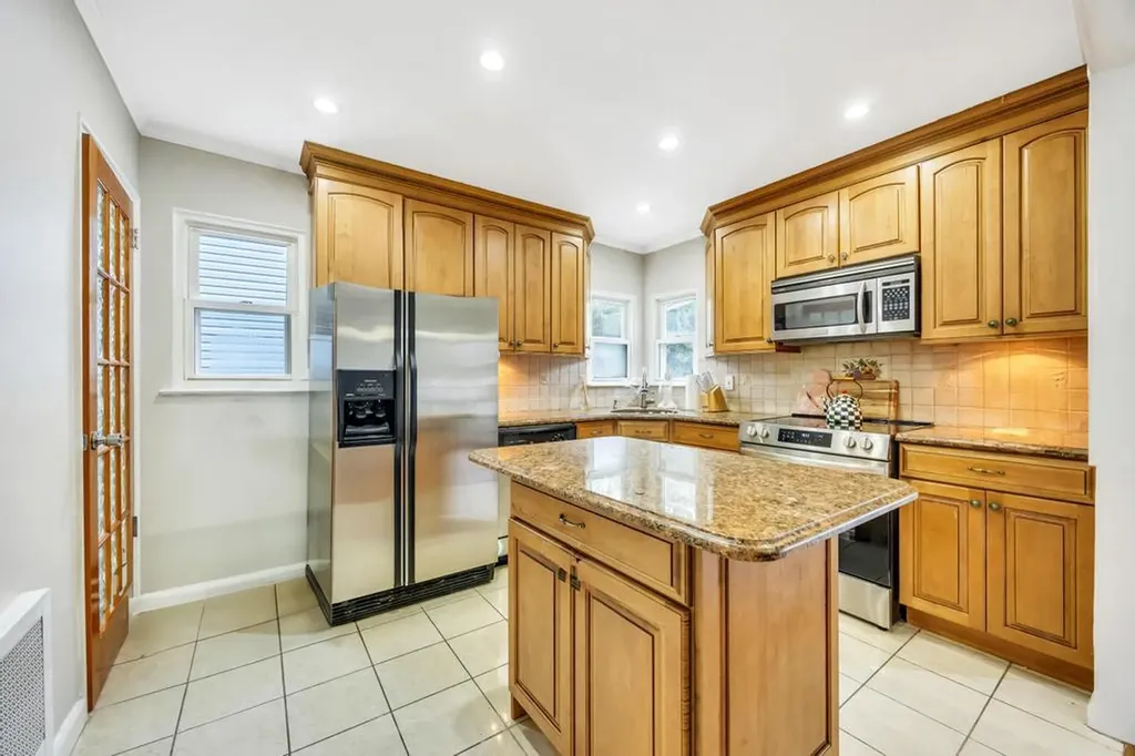 140 Saddle Rock Road Valley Stream NY 11581