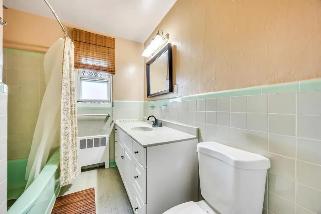 140 Saddle Rock Road Valley Stream NY 11581