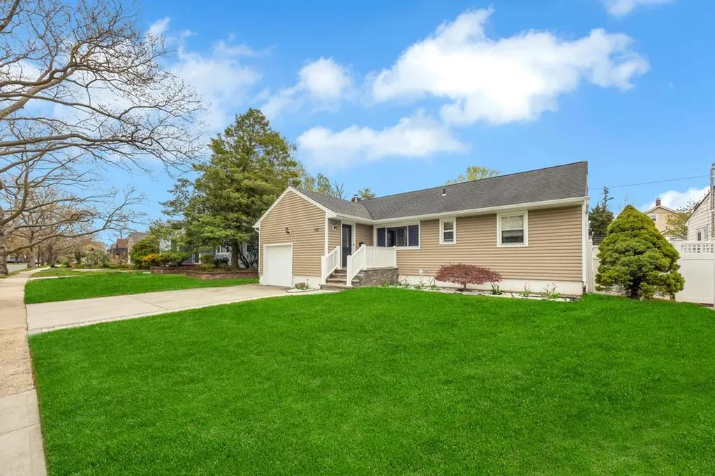 140 Saddle Rock Road Valley Stream NY 11581