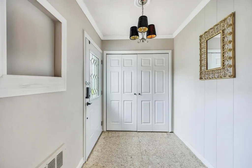 140 Saddle Rock Road Valley Stream NY 11581