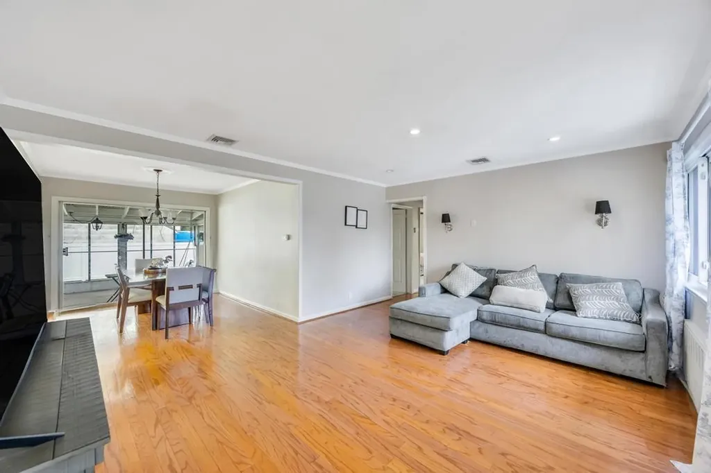 140 Saddle Rock Road Valley Stream NY 11581