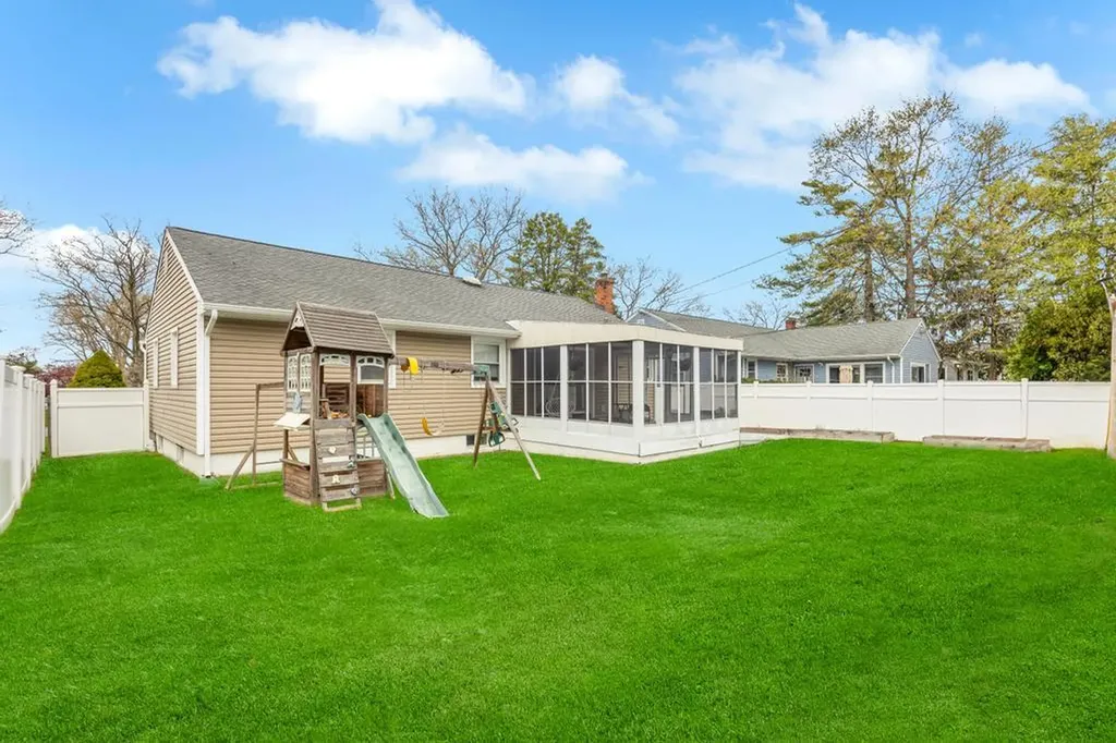 140 Saddle Rock Road Valley Stream NY 11581