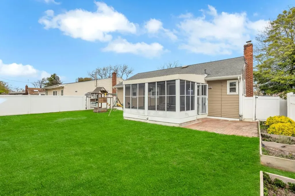 140 Saddle Rock Road Valley Stream NY 11581