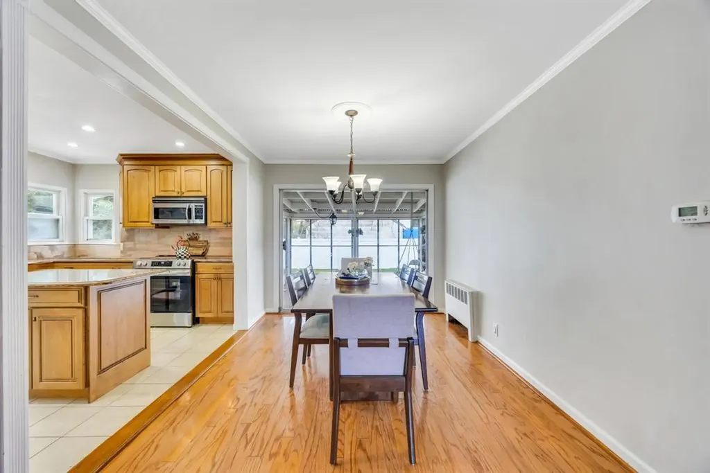 140 Saddle Rock Road Valley Stream NY 11581