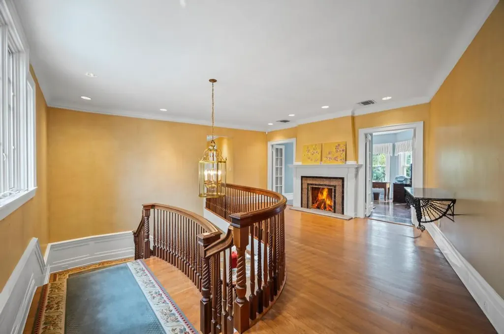58 Beverly Road Great Neck NY 11021