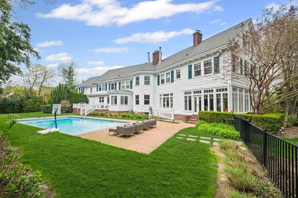 58 Beverly Road Great Neck NY 11021
