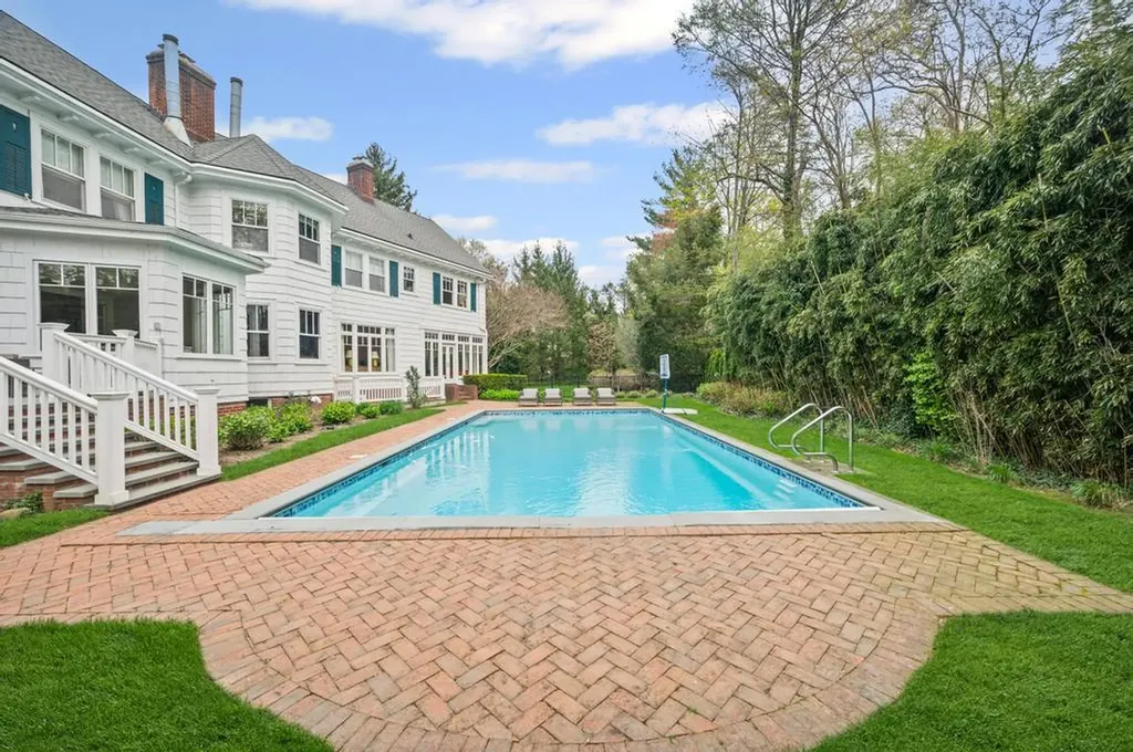 58 Beverly Road Great Neck NY 11021