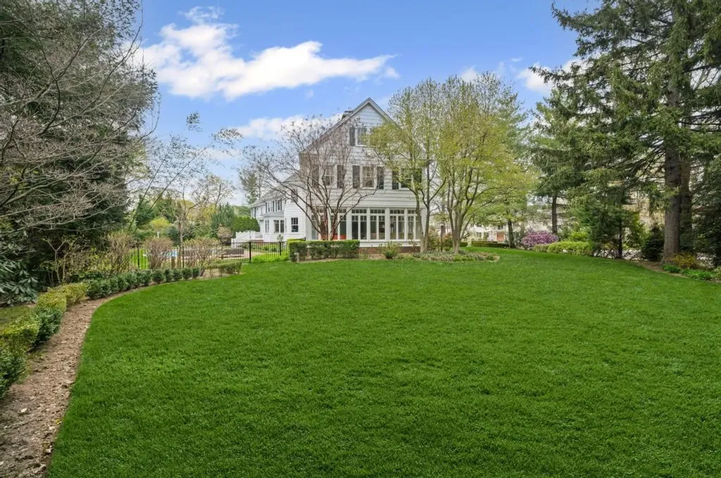 58 Beverly Road Great Neck NY 11021