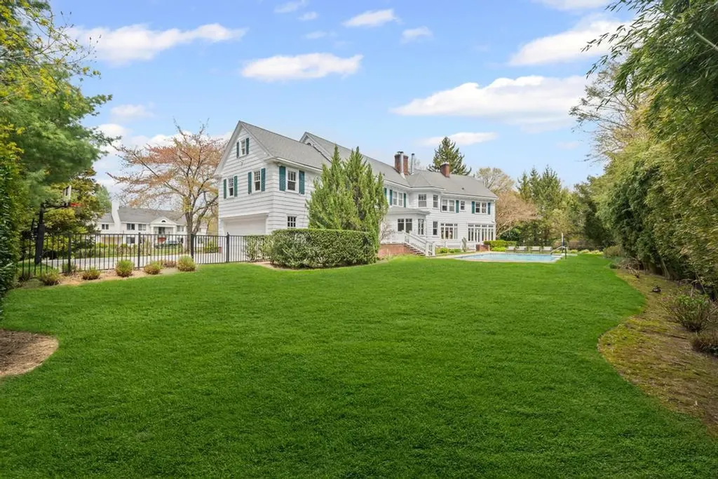 58 Beverly Road Great Neck NY 11021